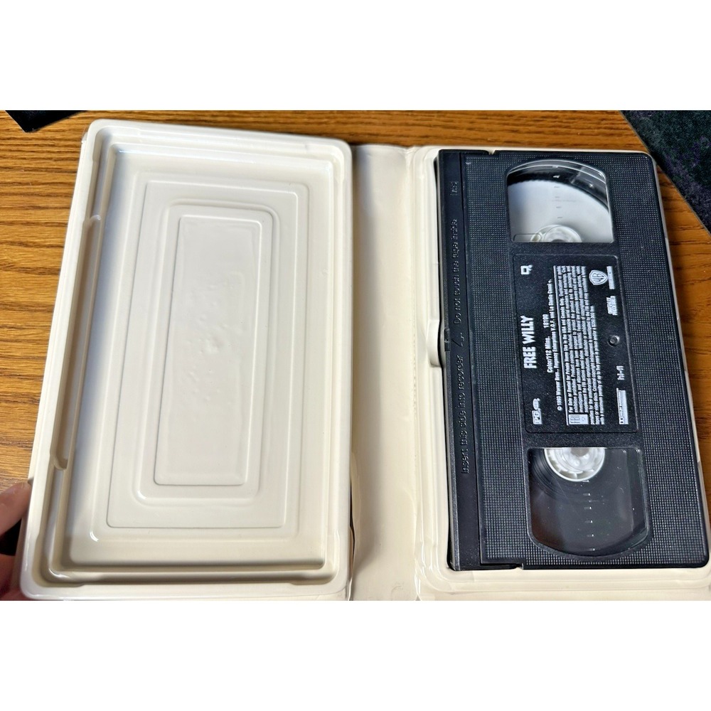 Free Willy 1, 2, & 3 VHS Clamshell VHS Tapes Tested And Work Great! - Picture 5 of 16